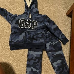 3T boys gap camo sweatsuit